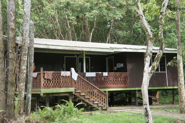 我们的住宿 Lodge 5， 两个房间， 里面只有小风扇，非常简单的设备。 （ 两晚 RM150 ）